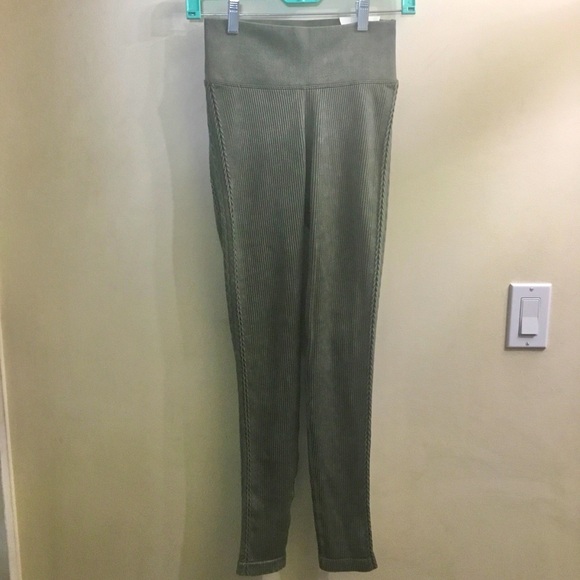 NWT Aerie Offline hi-rise army/olive green leggings - Picture 2 of 8